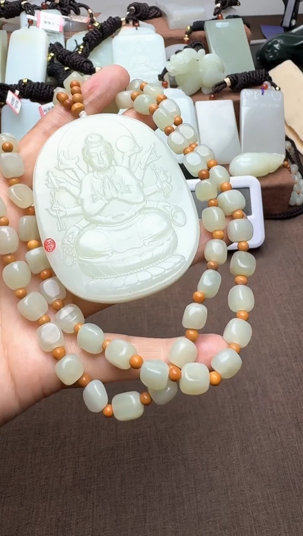 颈饰未镶嵌和田玉龙**剧龙马