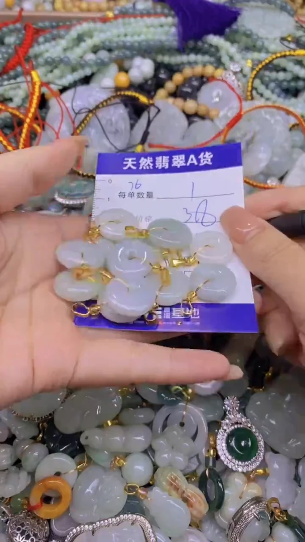 翡翠未镶嵌颈饰天然翡翠A货吊坠批量多样性发其一