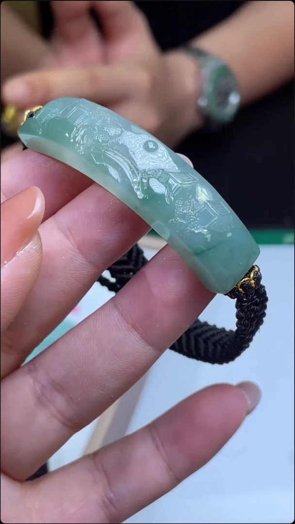 定制翡翠未镶嵌手牌