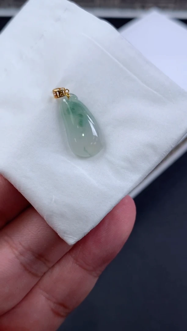 颈饰18K金镶嵌翡翠吃***皮翡翠