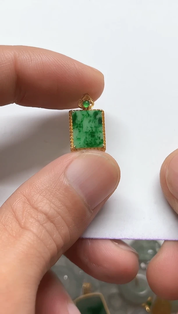【闪购商品】翡翠颈饰18K金镶嵌天然缅甸A货翡翠吊坠