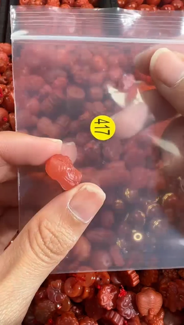 南红玛瑙未镶嵌颈饰1