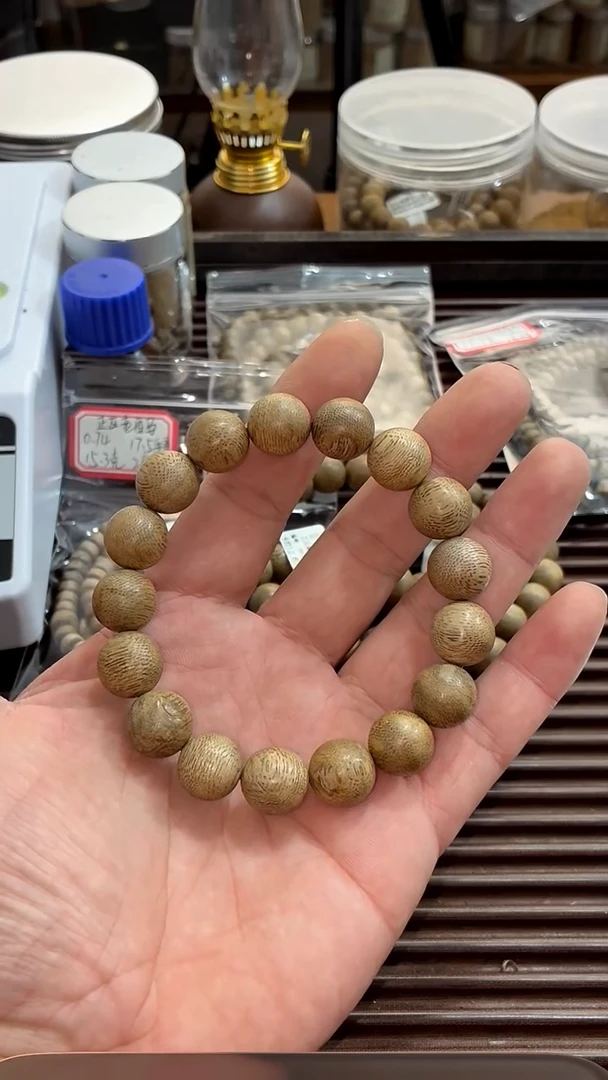 沉香手串正区海南黄油格1.3尺寸13克+