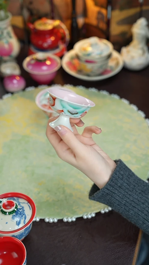 景德镇手工手绘三秋月粉彩杯