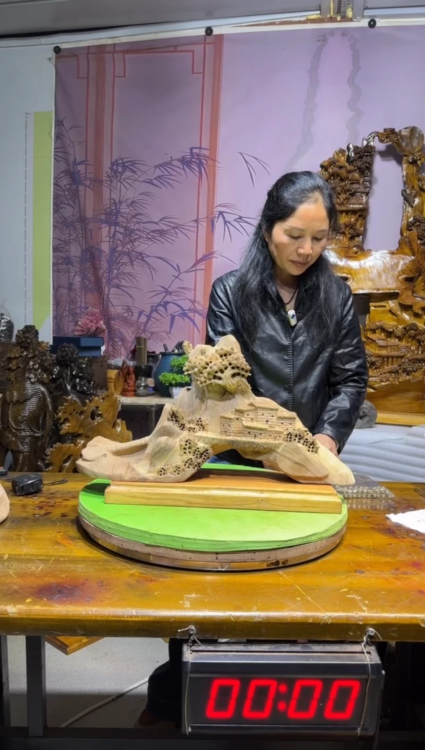 金丝楠阿*金丝楠木雕刻摆件