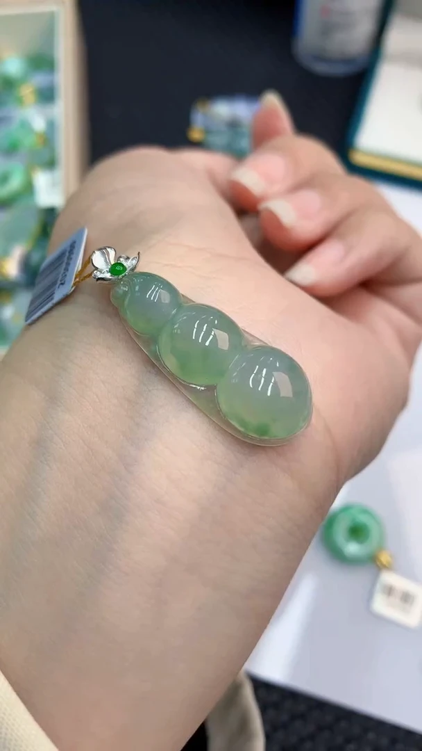 【闪购商品】翡翠颈饰18K金镶嵌            8