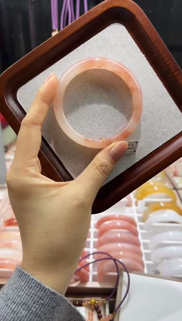 未镶嵌手镯石英质玉（金丝玉）桃花酿手镯57