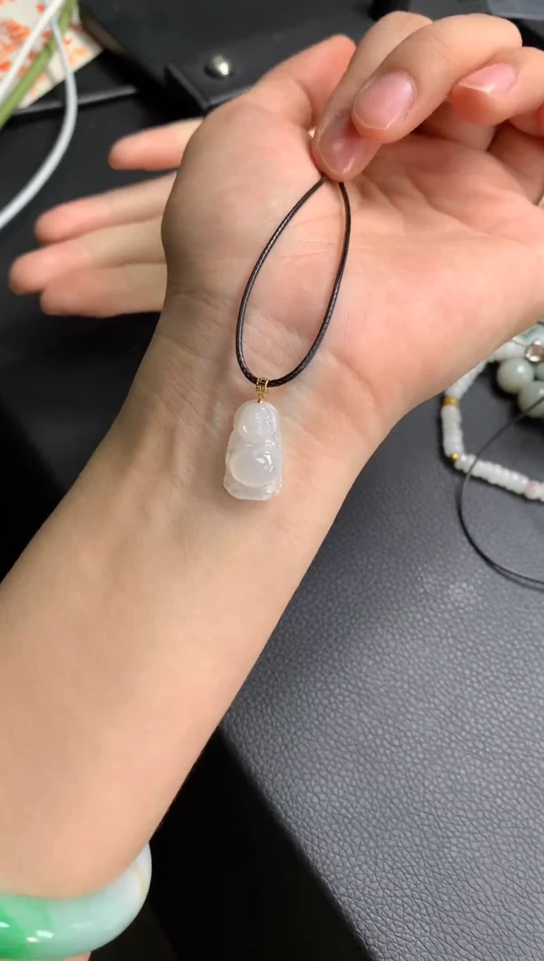 颈饰18K金镶嵌翡翠挂件