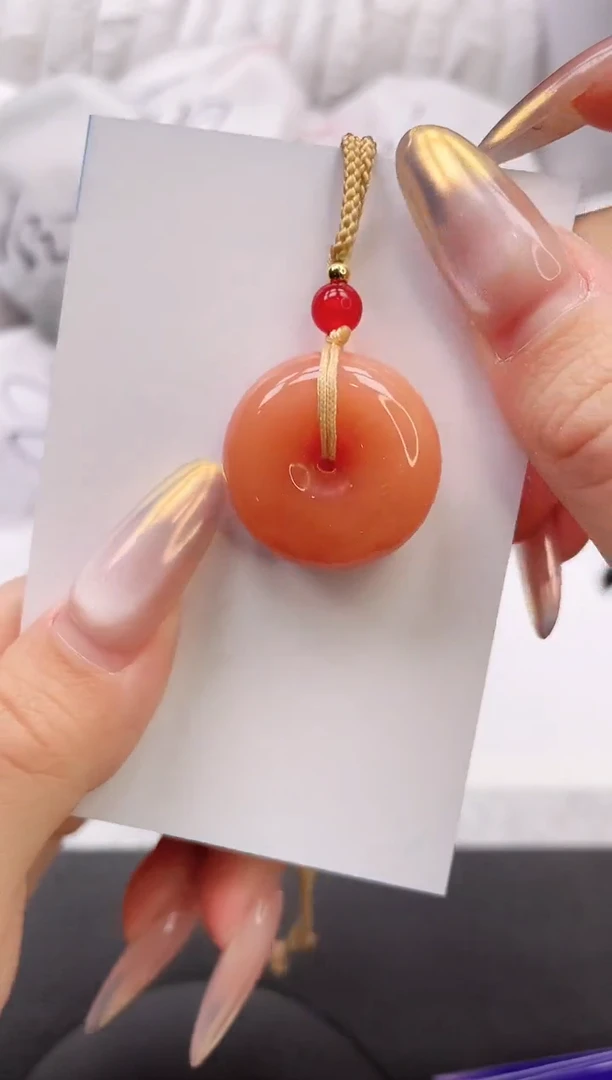 【闪购商品】石英质玉手镯未镶嵌桃花平安扣