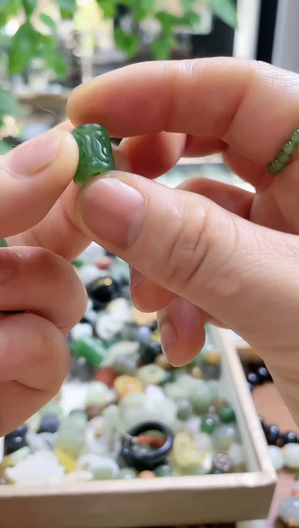 和田玉未镶嵌吊坠(不含链)碧玉桶珠