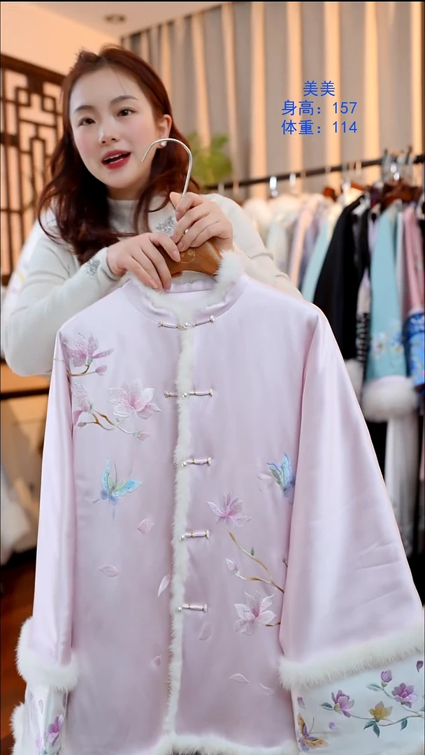 刺绣非遗服饰一物一件