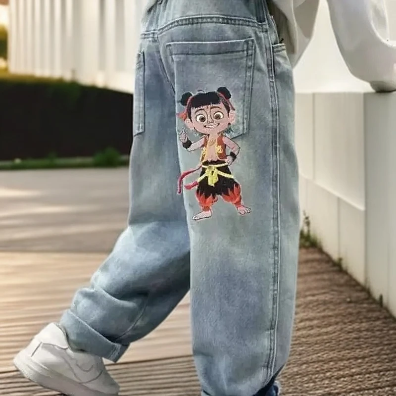 春季男童牛仔裤哪吒图案中大童休闲秋洋气牛仔童装长裤春款裤子