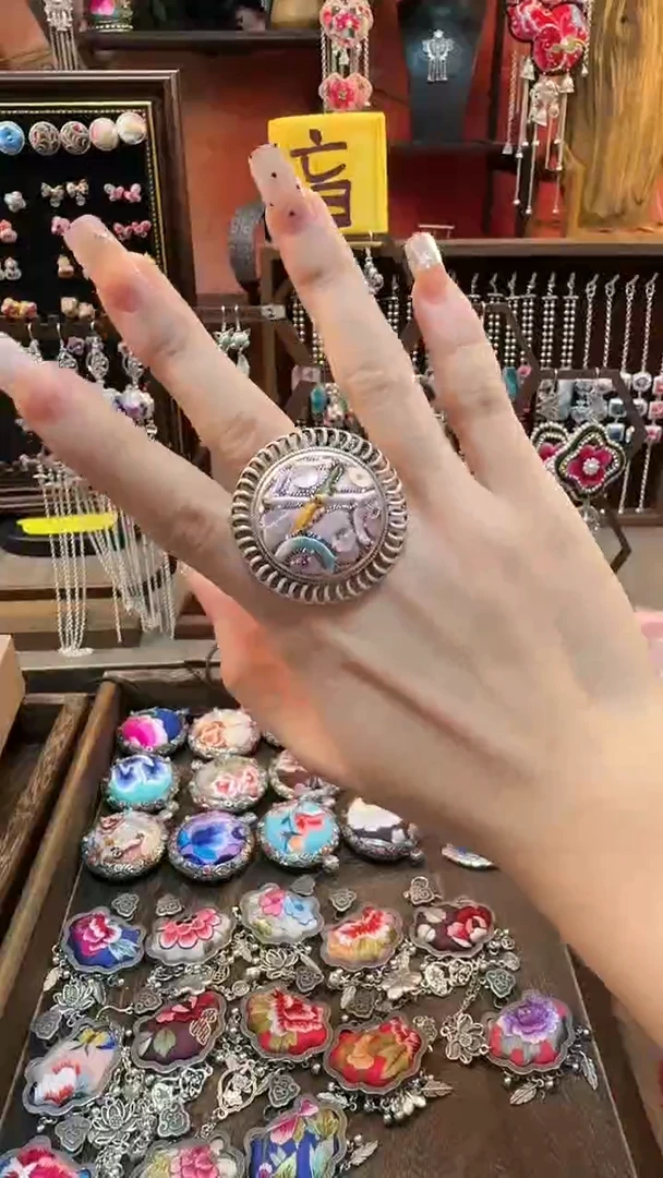 织绣云织谣民族风精美饰品 108