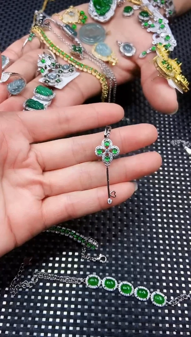 【闪购商品】翡翠吊坠(不含链)未镶嵌1111111111