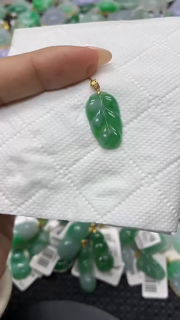 颈饰18K金镶嵌翡翠11111111111