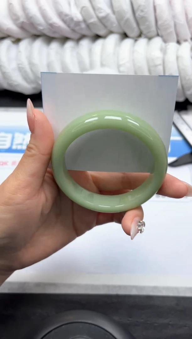 【闪购商品】石英质玉手镯未镶嵌76-59.2