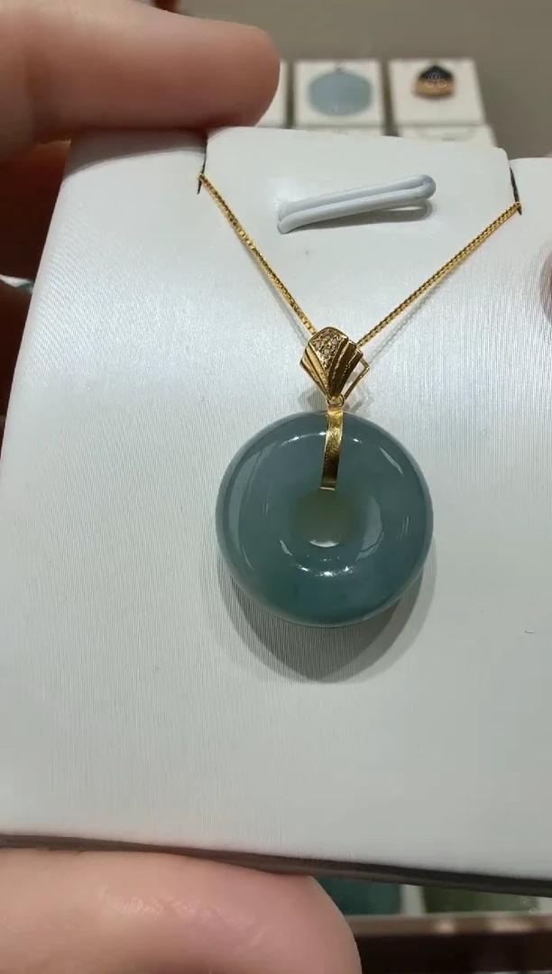 18K金镶嵌挂件翡翠A货翡翠多样性孤品