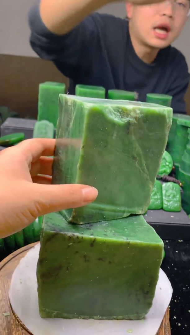 未镶嵌和田玉（碧玉）珠宝半成品1
