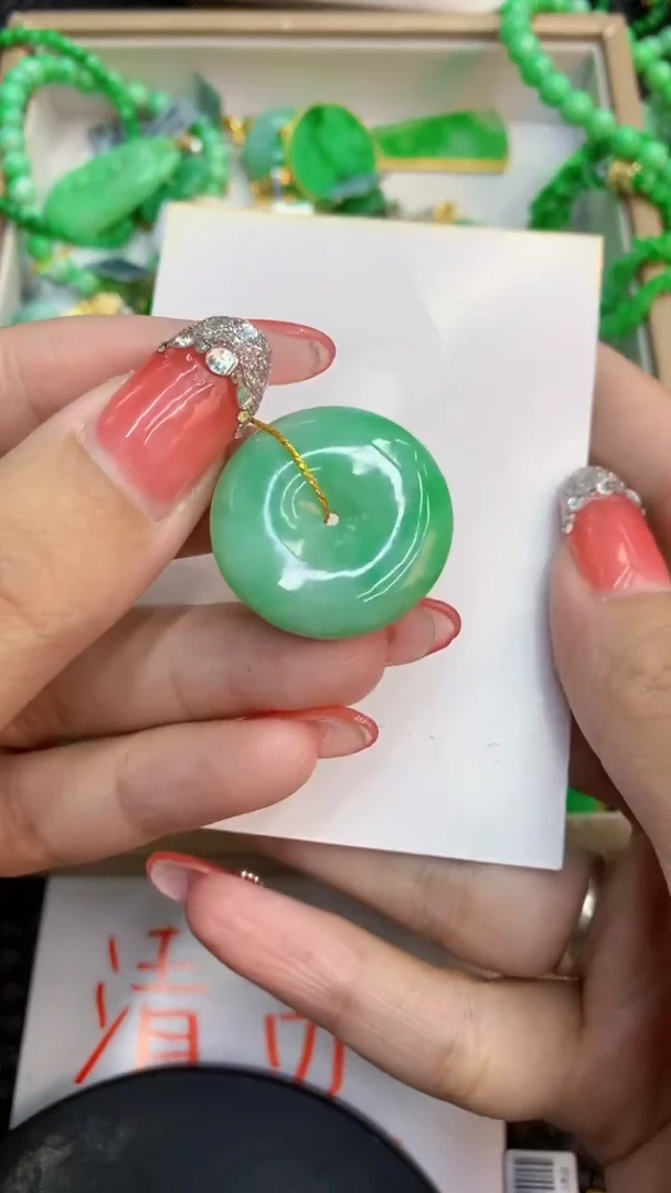 颈饰未镶嵌翡翠1