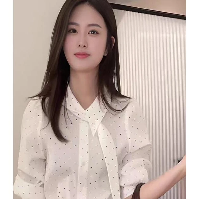 职业阿玛诗官方2025秋冬季新款时尚气质覆古波点飘带长袖衬衫女