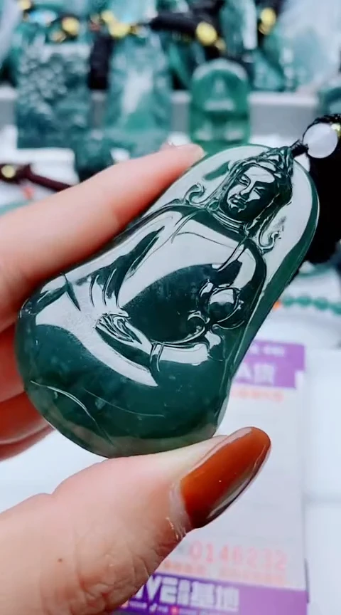 颈饰未镶嵌翡翠