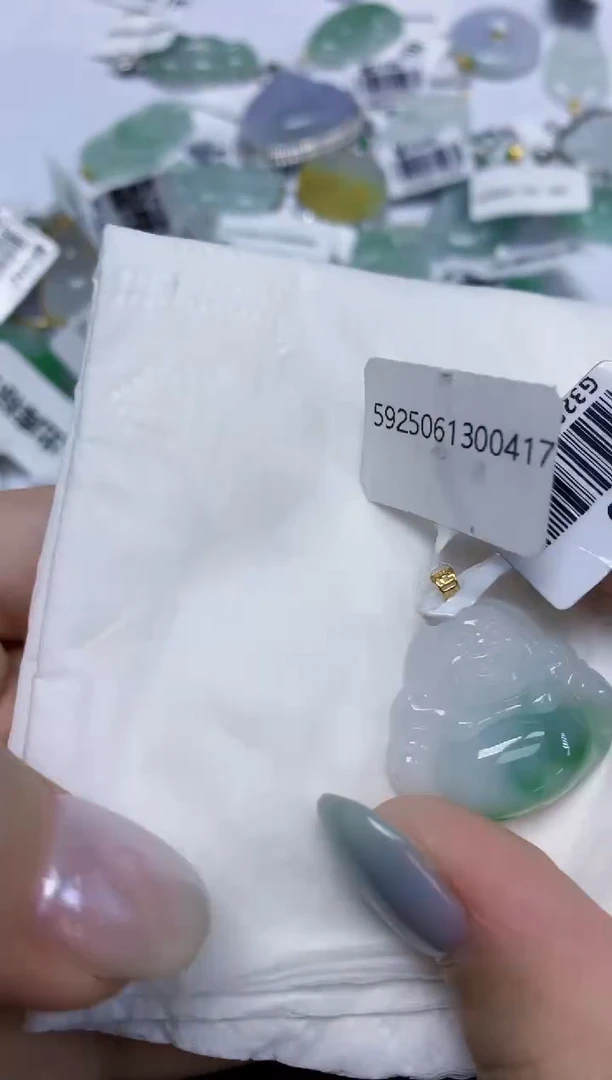 翡翠18K金镶嵌颈饰天然缅甸翡翠A货