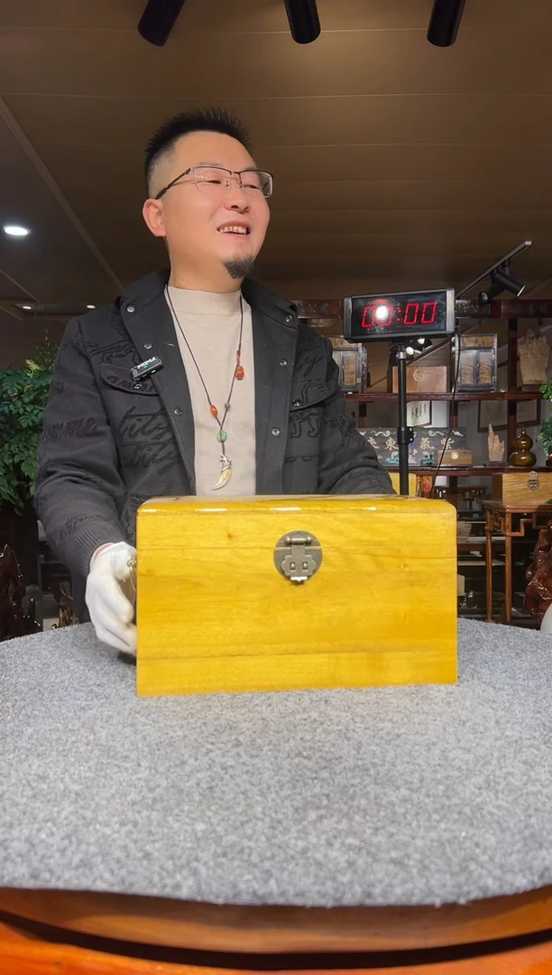 金丝楠伊*随型摆件