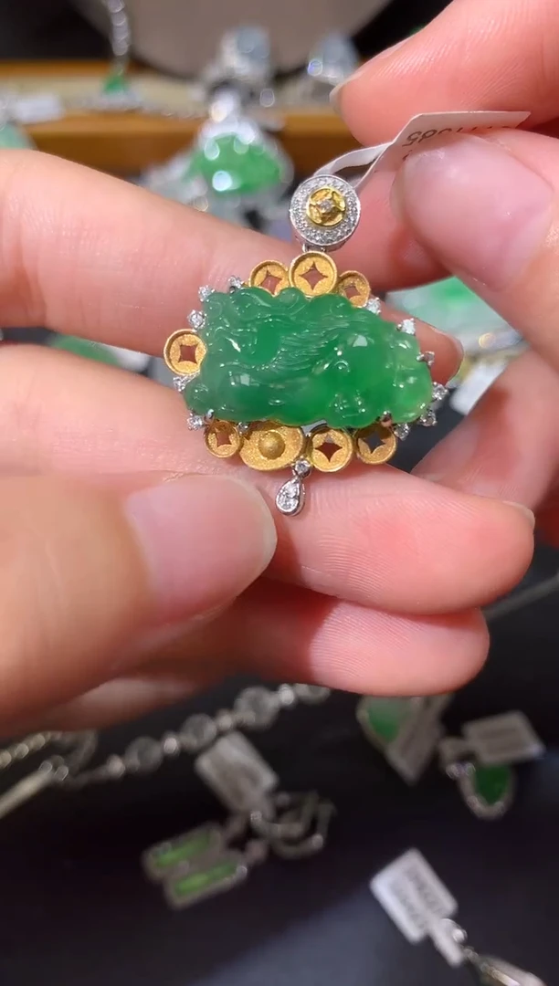翡翠18K金镶嵌吊坠(不含链)吊坠