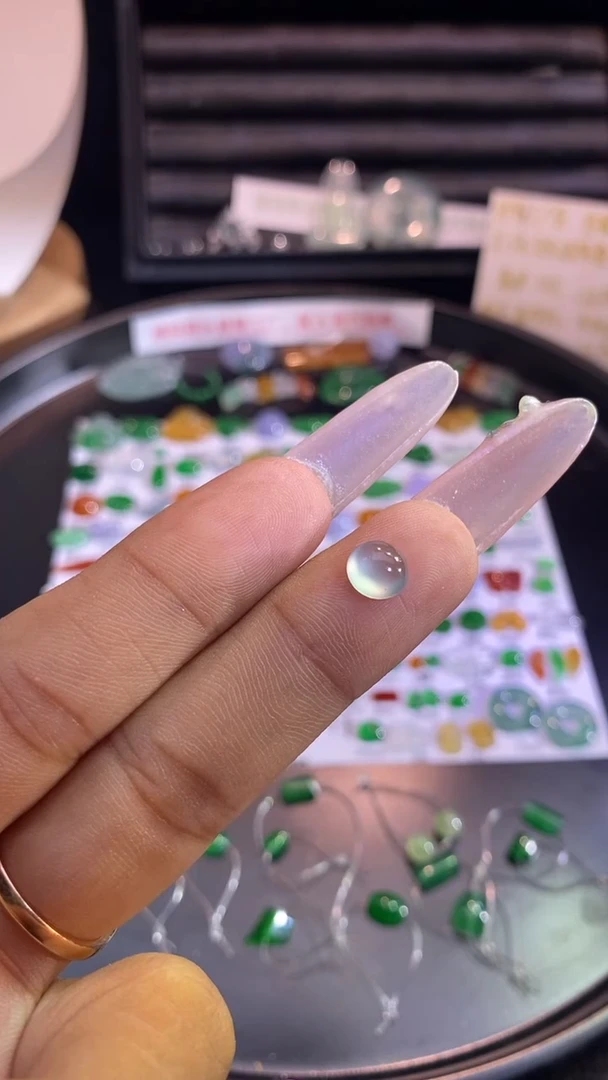 翡翠挂件未镶嵌蛋