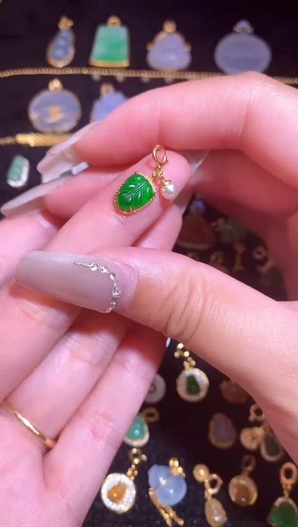 颈饰银S925镶嵌翡翠天然a货