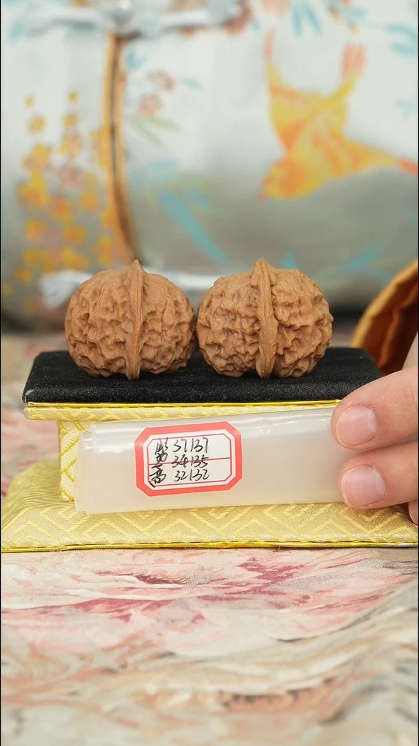 【闪购商品】文玩核桃把件非嫁接元宝