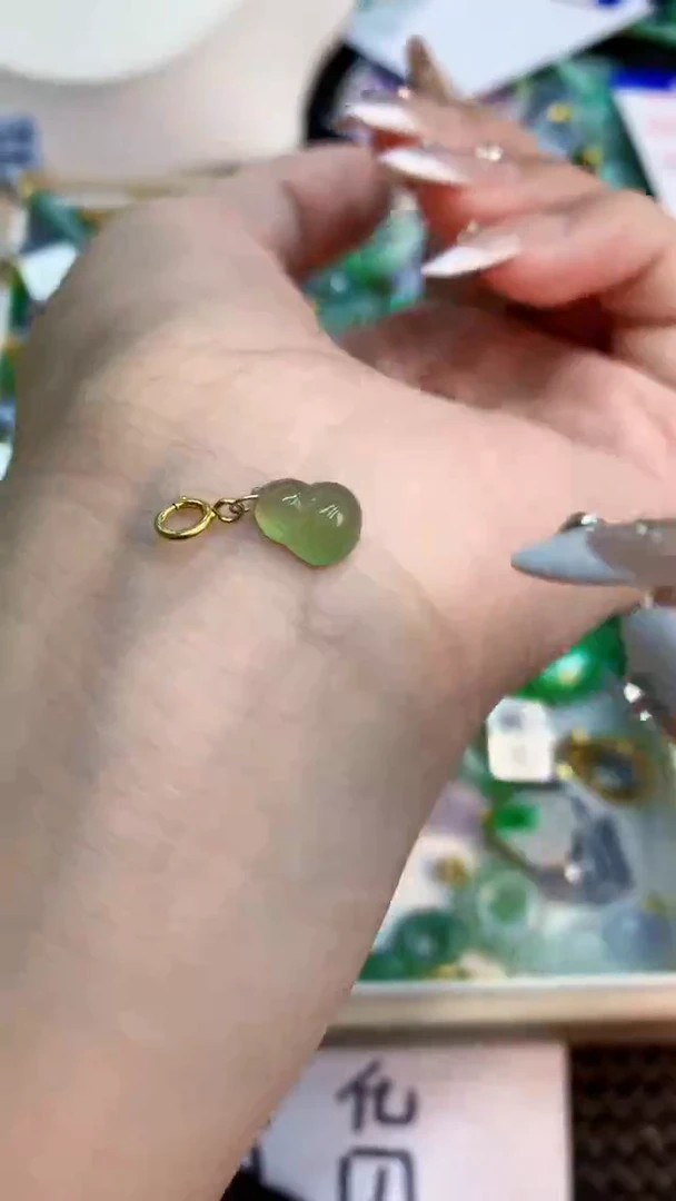 翡翠未镶嵌吊坠(不含链)1