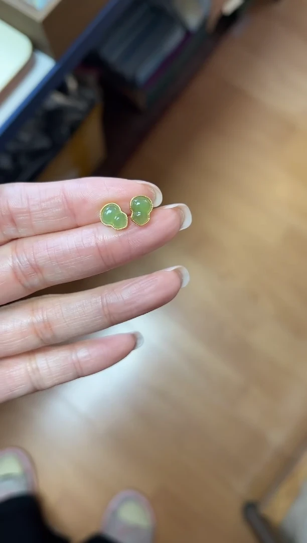 银S925镀金镶嵌和田玉（碧玉）耳饰，耳钉