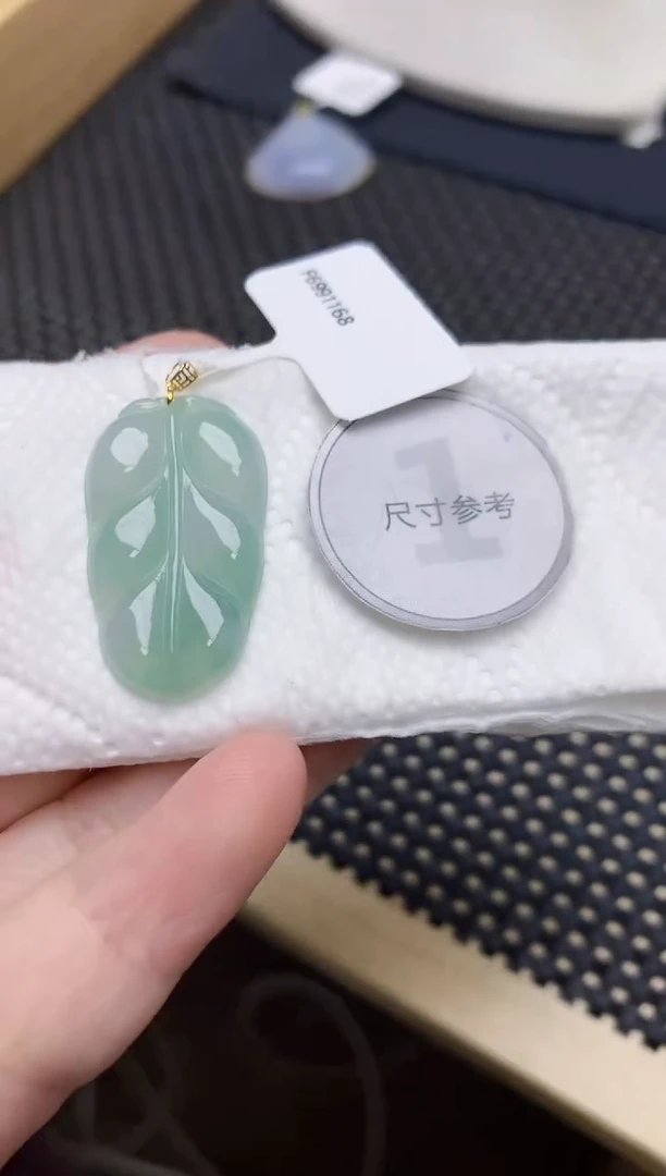 颈饰18K金镶嵌翡翠天然缅甸A货翡翠