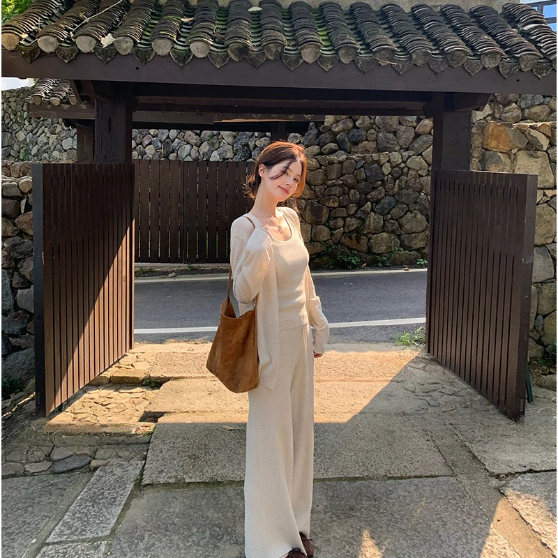 姐系极简慵懒风套装2025早秋清冷松弛感通勤开衫背心阔腿裤三件套