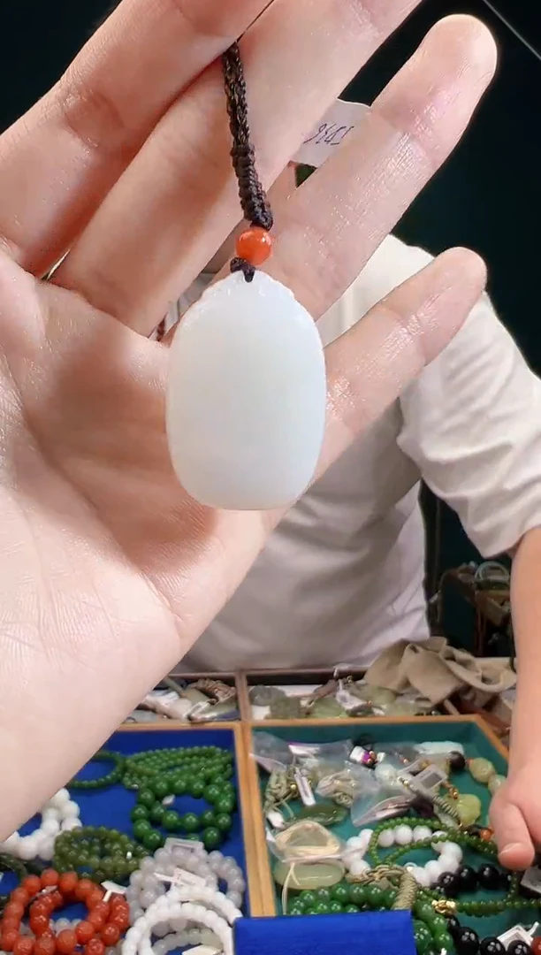 颈饰未镶嵌和田玉一物一证 拍一单发一个