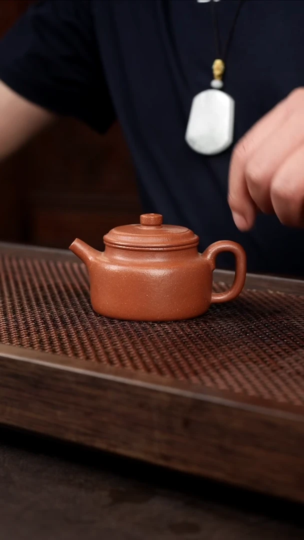 茶壶紫砂红降坡德钟{微瑕}