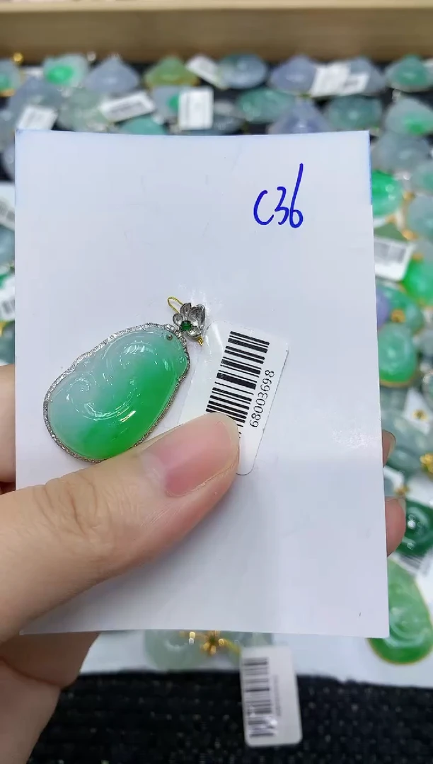 翡翠18K金镶嵌颈饰111111111