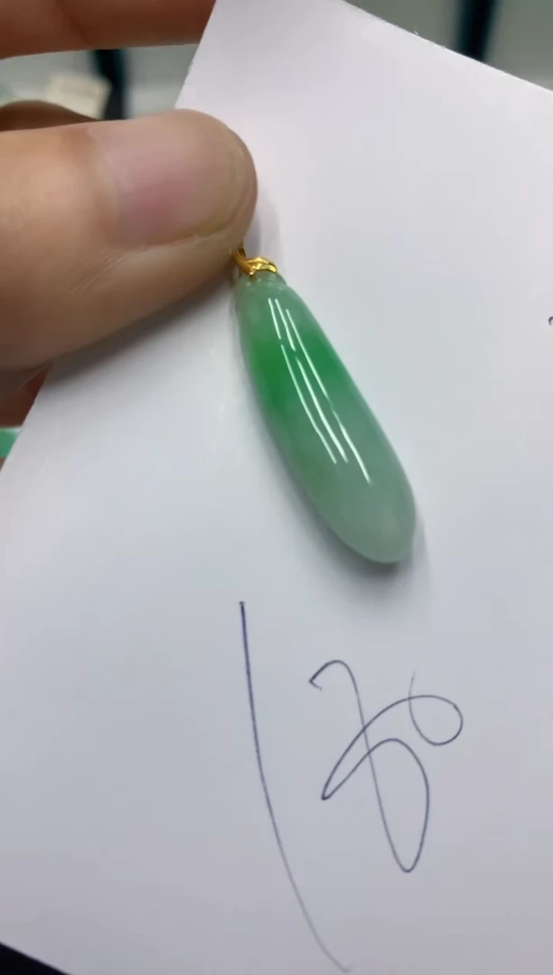 翡翠18K金镶嵌颈饰翡翠