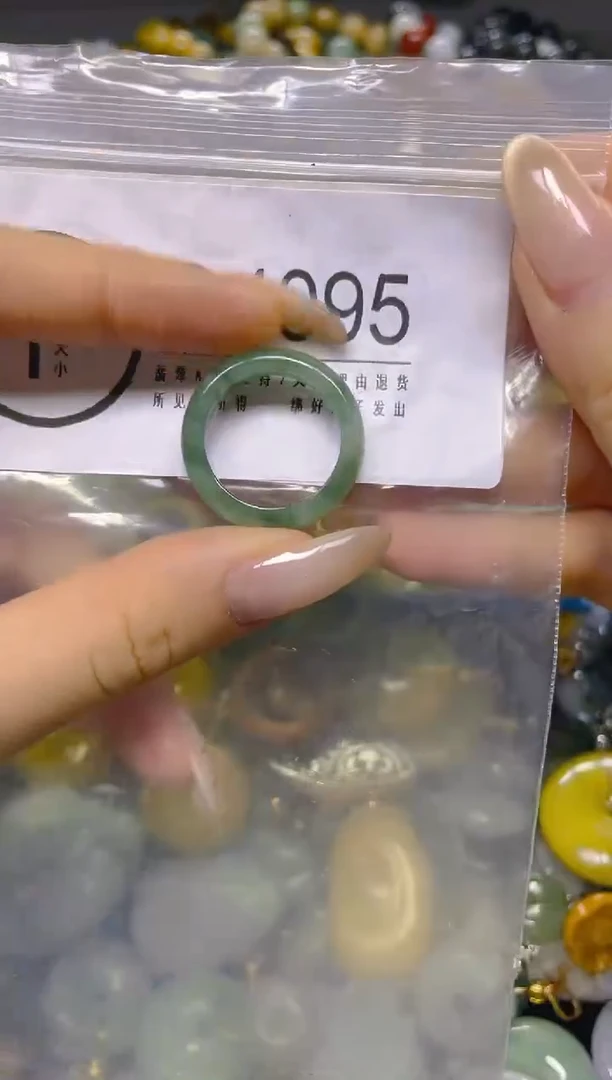 颈饰未镶嵌翡翠18.2MM/ R /翡翠A货，一件也是批发价