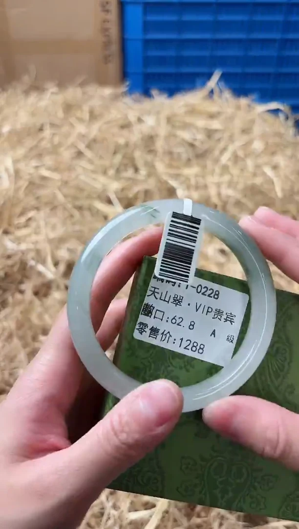 未镶嵌手镯石英质玉T-0228