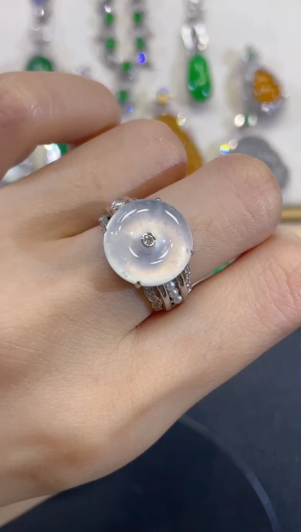 颈饰18K金镶嵌翡翠团购21