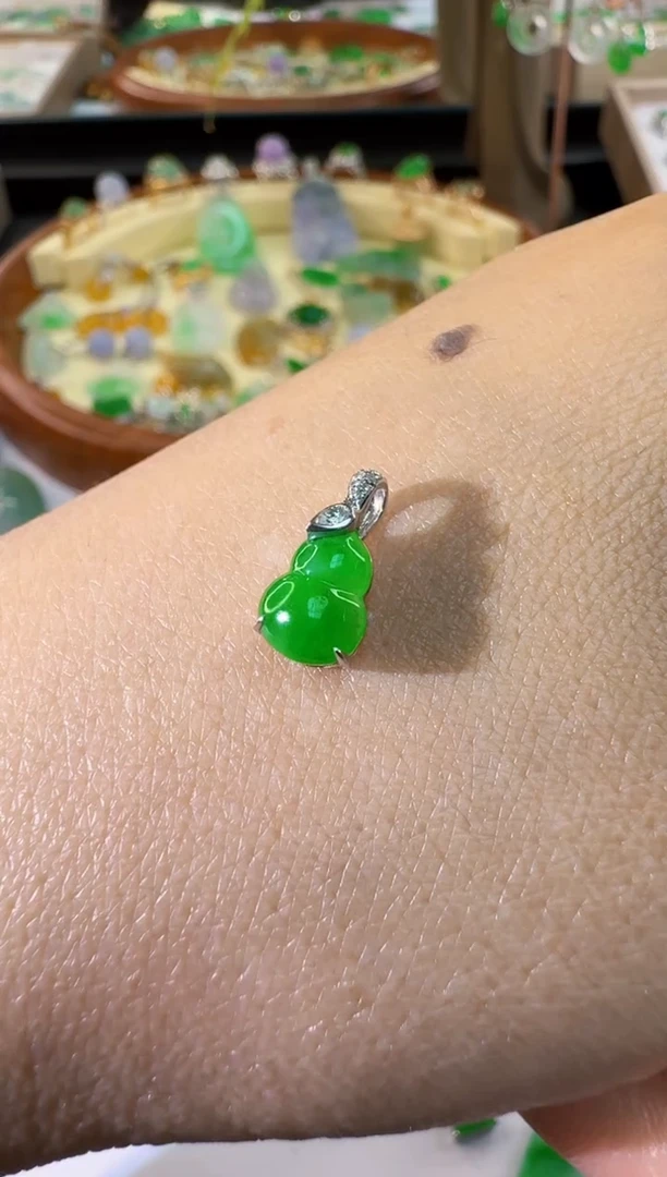 【闪购商品】翡翠颈饰18K金镶嵌缅甸翡翠A货吊坠