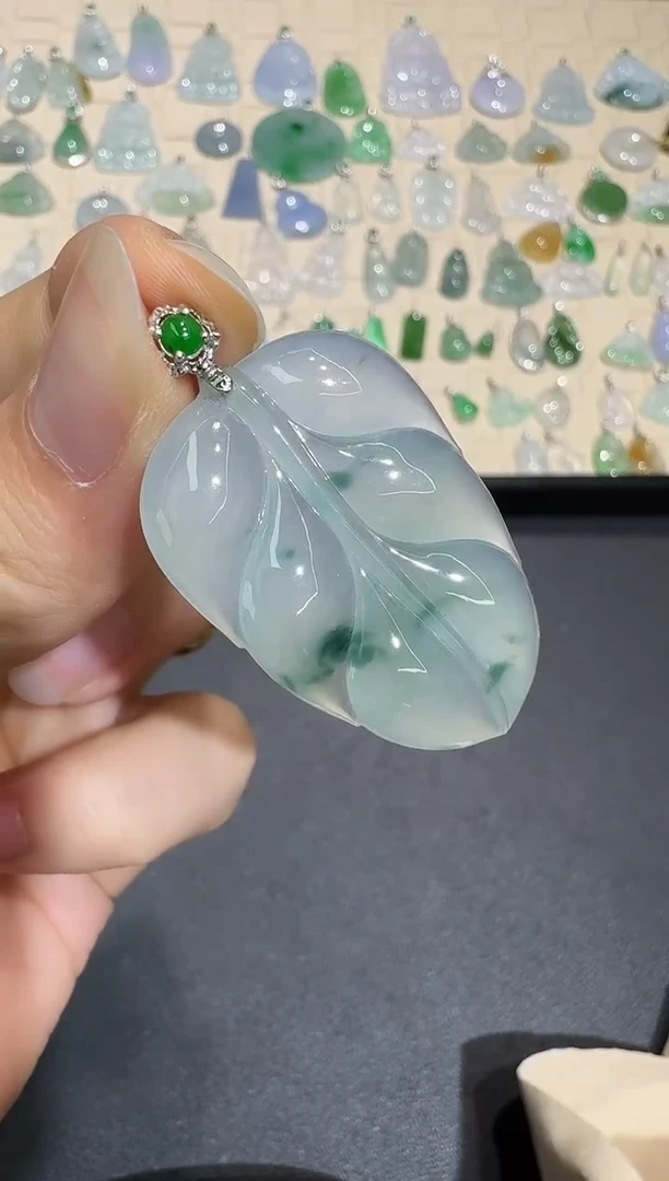 翡翠18K金镶嵌颈饰X0731-1501-65