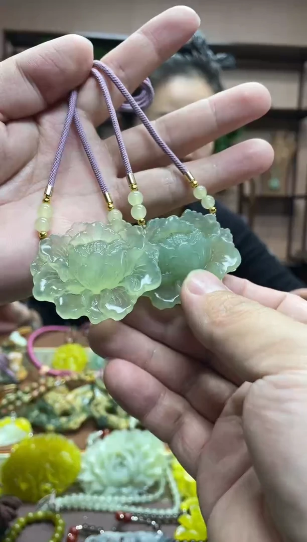 未镶嵌岫玉吊坠多样性发货发其中之一