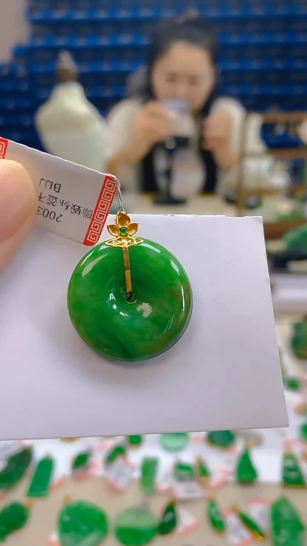 颈饰18K金镶嵌翡翠新号开播 全场乱卖