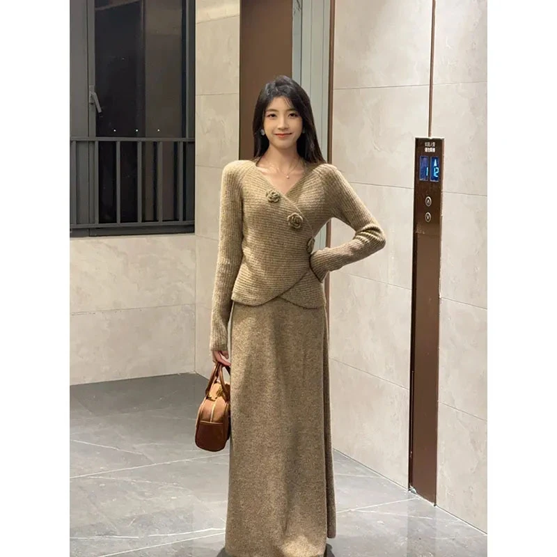【老板专属DR077】长袖V领针织衫上衣女冬季气质百搭A字半身裙套装
