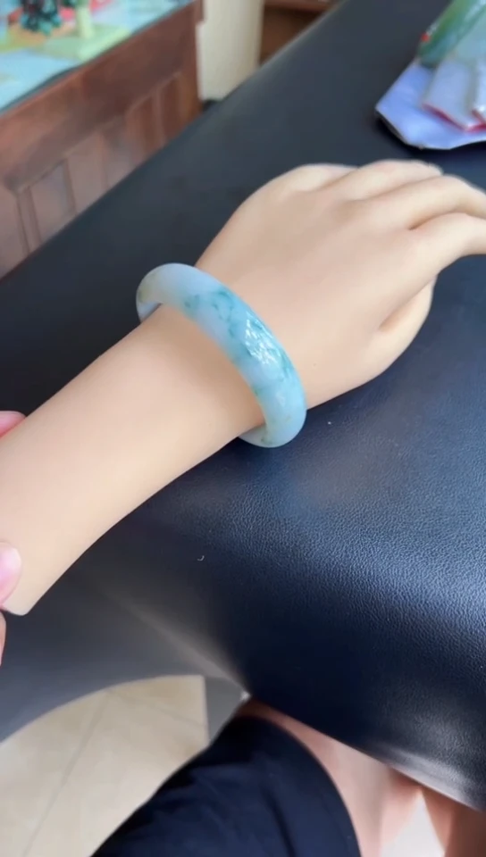 翡翠手镯未镶嵌58mmmmmmmmm