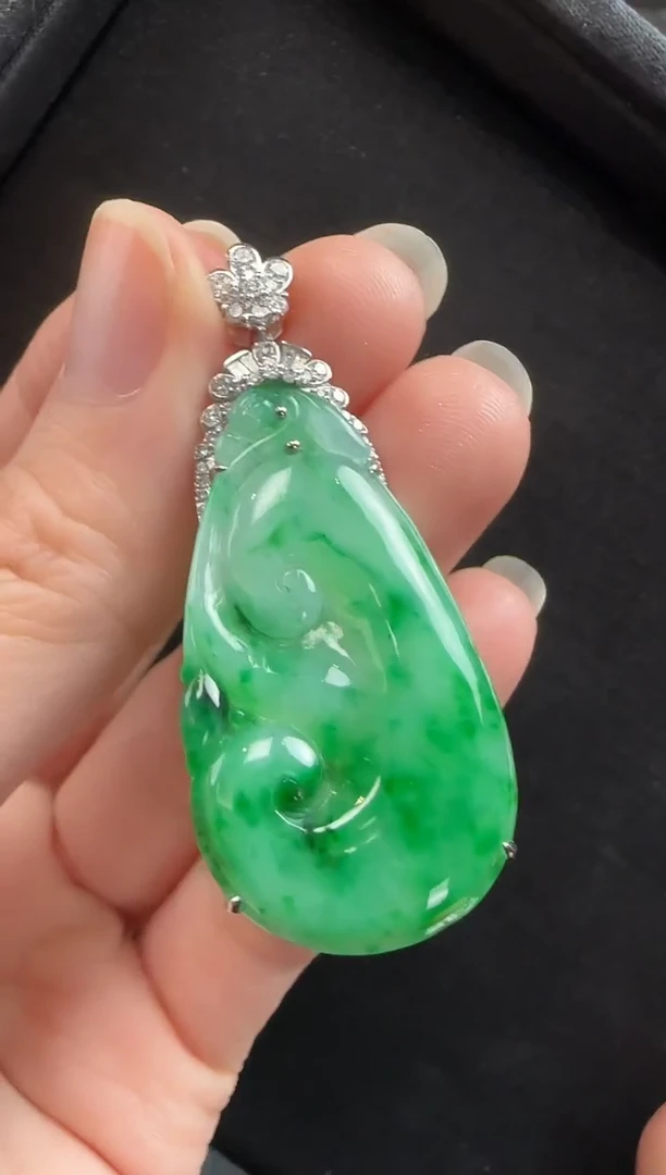 颈饰18K金镶嵌翡翠545如意一个