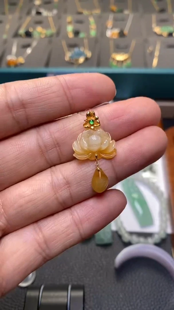 颈饰18K金镶嵌翡翠净货34535